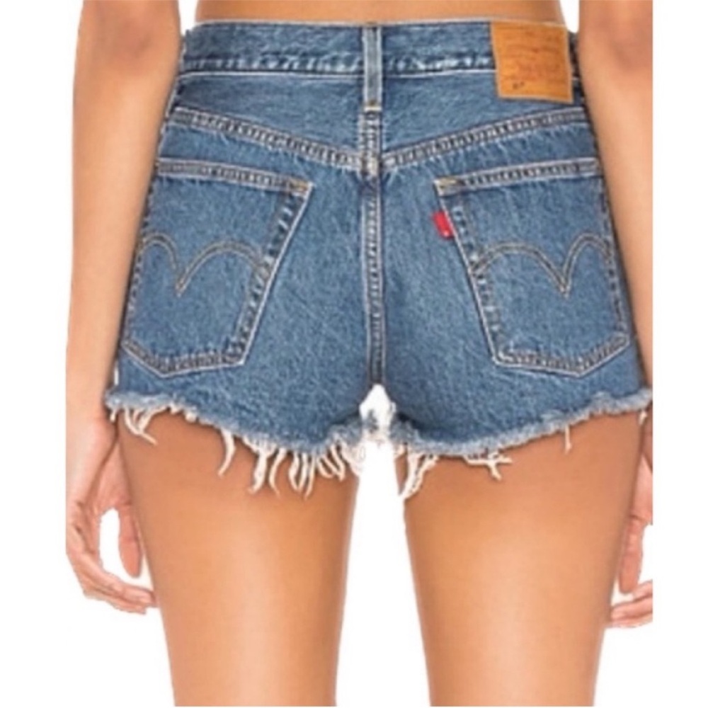 LEVI’s 501 Denim Cut Off Shorts in Dark Wash Blue Size 25